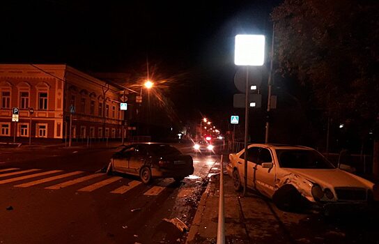 Пьяная автомобилистка на иномарке устроила ДТП в центре Тюмени