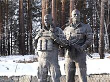 В российском городе открыли памятник Пригожину и Уткину