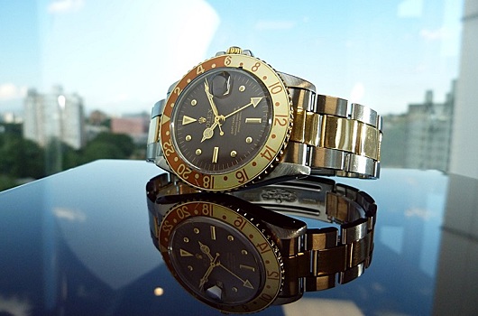 Часы Rolex за 1,2 млн руб. украли у безработной в фитнес-клубе на юго-западе Москвы