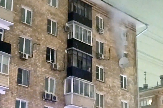 В центре Москвы перекрыли движение из-за крупного пожара