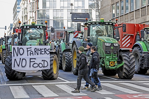 В Брюсселе министров стран ЕС попытаются защитить от фермеров колючей проволокой