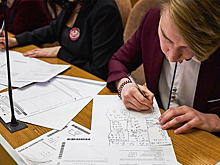 Выпускники приступили к сдаче ЕГЭ по математике