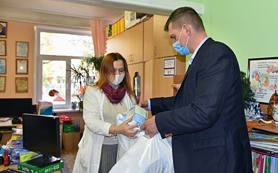 Балашихинский депутат передал запас одноразовых масок детскому саду №25