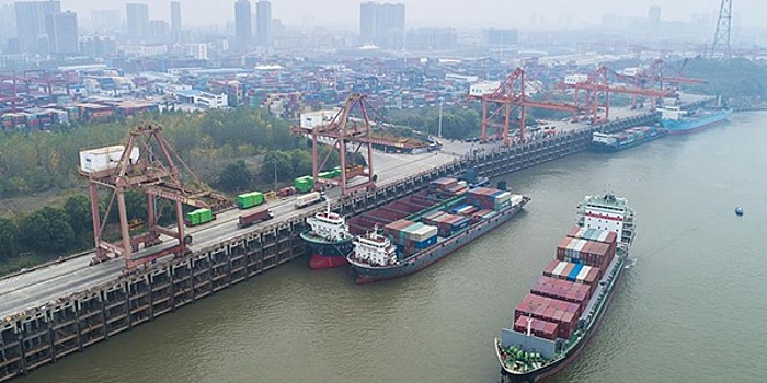 В Ухане открыли первый прямой маршрут международных контейнерных перевозок