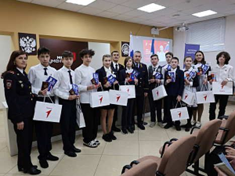 В Башкортостане в День Конституции республики 11 школьников получили первые паспорта