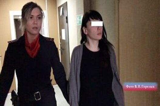 Хоккеистов мэрии Екатеринбурга обокрала беременная Маша