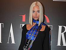 Алеся Кафельникова снялась в прозрачном нижнем белье и с крестом на шее