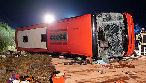 Под Лихтенау перевернулся автобус: 40 пострадавших