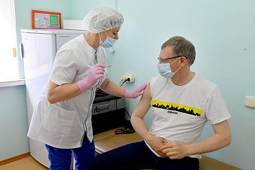 Седьмой сибирский губернатор вакцинировался от коронавируса
