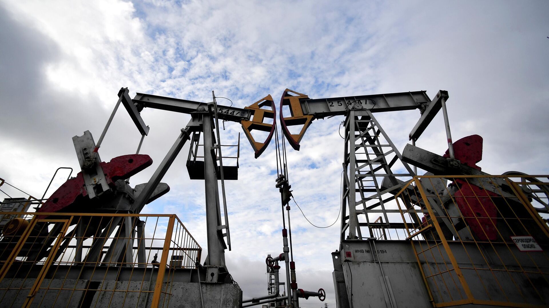 Саудовская Аравия призвала соблюдать условия сокращения добычи нефти