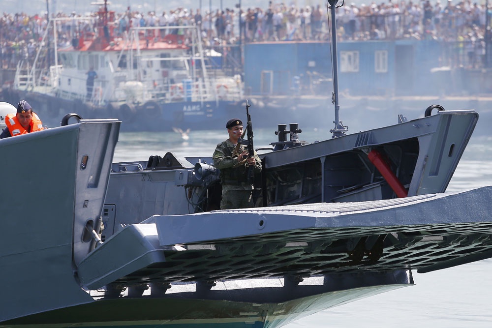 В Новороссийске предупредили о боевых стрельбах в морском порту