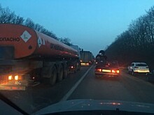 Под Ростовом автомобили встали в пробке
