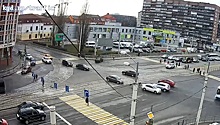 В Калининграде пьяный водитель скрылся, вылетев с дороги и сбив человека. Видео