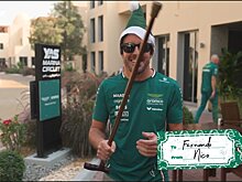 Хюлькенберг подарил Алонсо трость как «тайный Санта», Фернандо ответил: «Использую, чтобы врезать Нико»