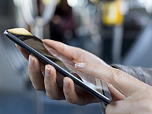 Можно ли смотреть видео в общественных местах на полной громкости? Спойлер: нет