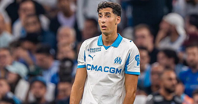 Защитника «Марселя» Агерда пытался ударить в аэропорту человек, попросивший о селфи. Нападавший убежал, но был задержан полицией и допрошен