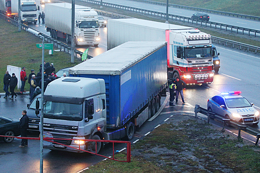 СМИ узнали о намерении правительства заморозить сбор с грузовиков