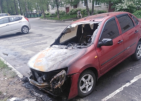 Поджигатель машин врачей задержан в Ярославской области