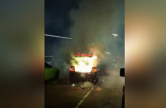 Машина с фейрверками загорелась в США