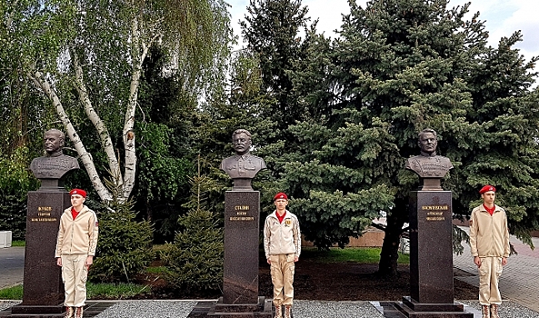 Волгоградские юнармейцы заступили на Вахту памяти защитников Родины