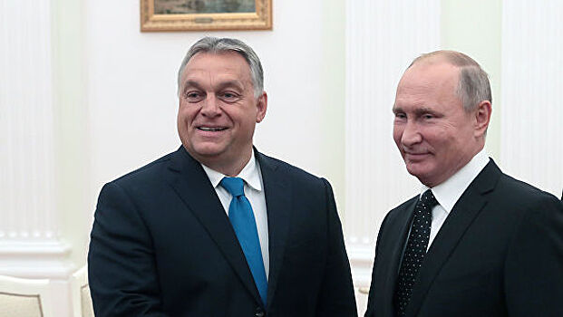 Путин, поздравляя Орбана, отметил развитие отношений России и Венгрии