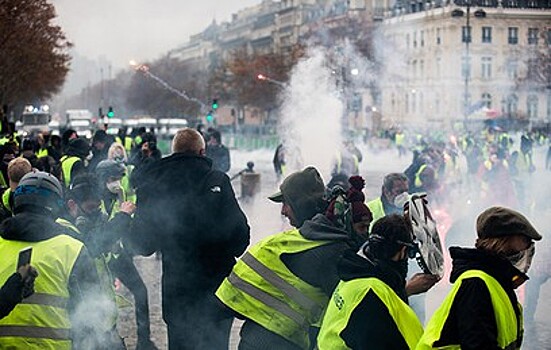 Охваченная протестами Европа пытается подставить Россию