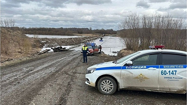 Река Тура затопила дорогу в Свердловской области – ГИБДД закрыла трассу