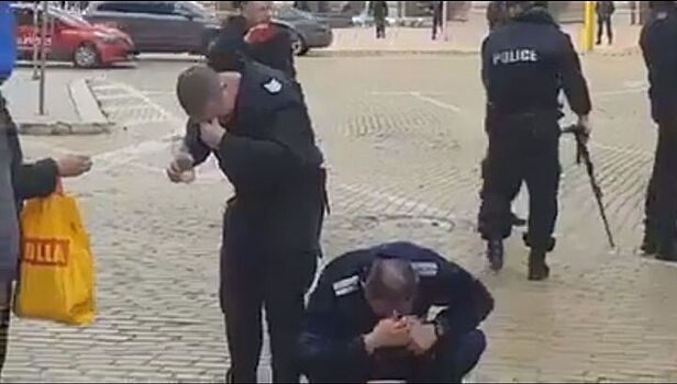 Болгарские полицейские применили газовые баллончики против самих себя