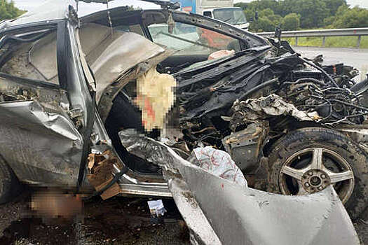 В Приморье "КамАЗ" вылетел на встречную полосу, где протаранил Mazda и Toyota