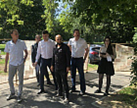 Префект Зеленограда осмотрел ряд дворов, включенных в программу благоустройства, в районе Матушкино