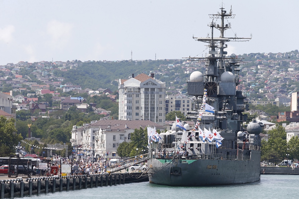 Мэр Новороссийска сообщил об отражении атаки беспилотников