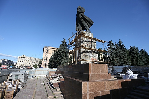Покусились на вождя: в Челябинске приостановили ремонт памятника Ленину