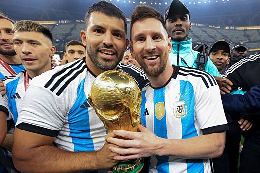 Киберспортивный клуб Месси и Агуэро приостановил участие в соревнованиях по Counter-Strike