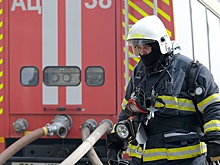 Крупный пожар в складском здании в Петербурге локализован