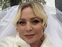 «Это событие настало»: 51-летняя звезда «Интернов» показала себя в свадебном платье