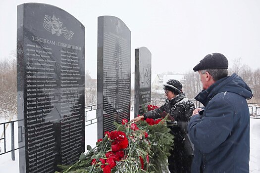 Мемориальный комплекс в память об участниках Великой Отечественной войны открыли в поселке Сыга