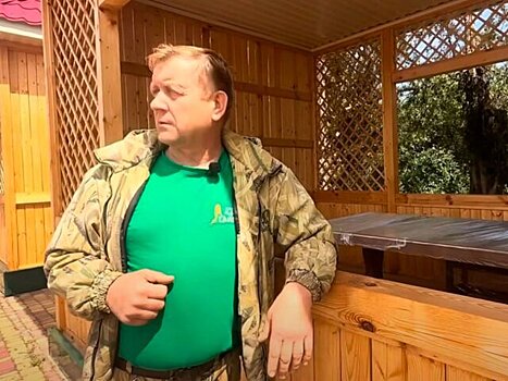 Лев напал на директора крымского парка "Тайган" во время кормления