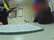 В Томской области задержан лихач, совершивший ДТП и протащивший инспектора на двери своего авто