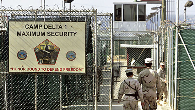 Экс-командующий базы в Гуантанамо арестован