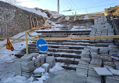 Отремонтировать лестницу на Речном вокзале по Дню города поручил мэр Новосибирска