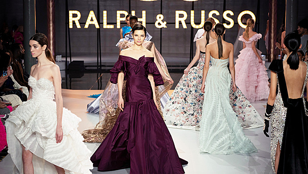 "Сахарные" юбки, платья-паутинки и брючные костюмы в конфетных оттенках в коллекции Ralph & Russo