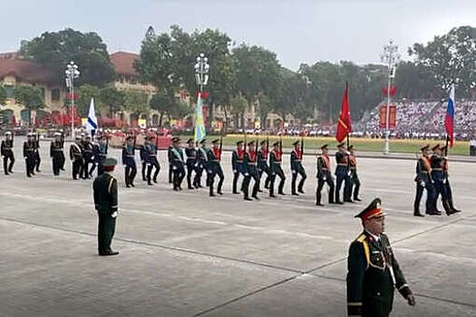 Якушев принял участие в торжественном параде в Ханое