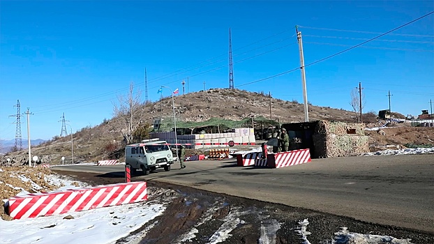 Миротворцы РФ обеспечили безопасный въезд 400 автомобилей в Карабах за сутки