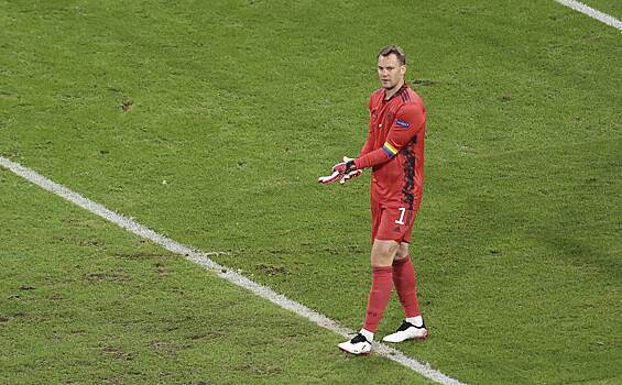 Маттеус возмущён словами Нойера и предлагает ему сложить полномочия капитана