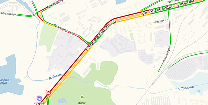 Ул. Суворова встала в двухкилометровой пробке из-за ДТП с участием четырёх машин
