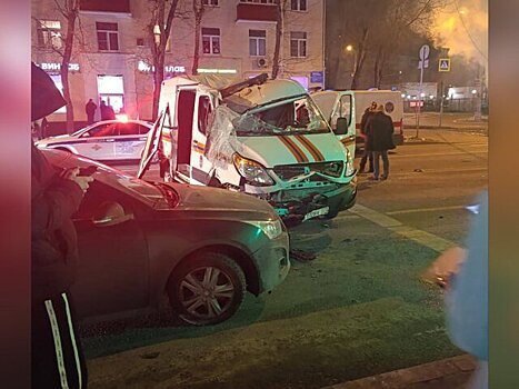 Два автомобиля столкнулись на Перовской улице