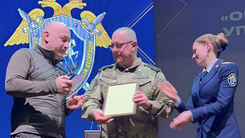 Писатель Прилепин награждён медалью Доблесть и отвага