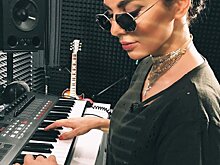 «Рука Цоя»: фанаты узнали, кто помогает Анне Седоковой писать новый альбом