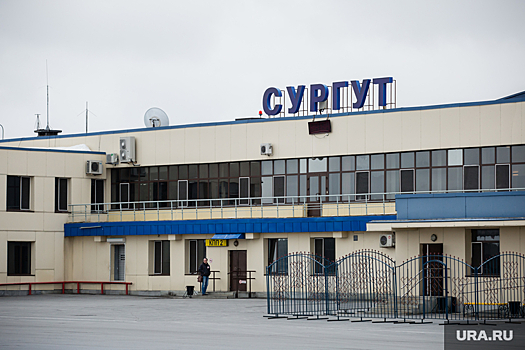 В аэропорту Сургута у самолета возникли трудности с посадкой