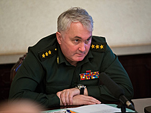 Разбитые танки остались после отступления боевиков в аэропорту Пальмиры